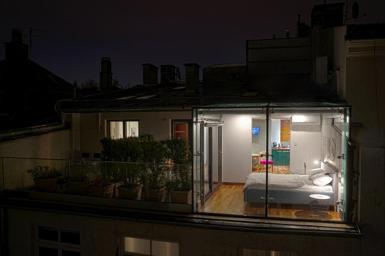 Main Square Studio With Terrace & Air Condition คราคูฟ ภายนอก รูปภาพ