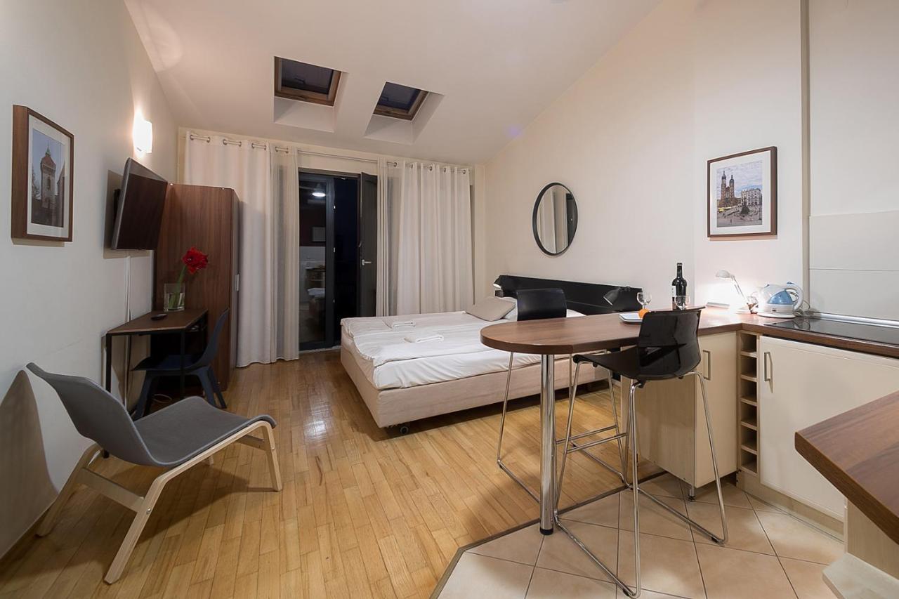 Main Square Studio With Terrace & Air Condition คราคูฟ ภายนอก รูปภาพ