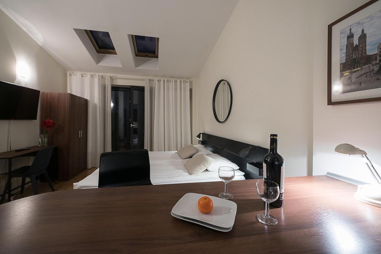 Main Square Studio With Terrace & Air Condition คราคูฟ ภายนอก รูปภาพ